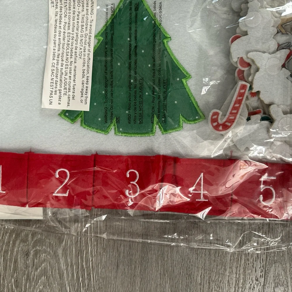Disney Mickey Mouse & Friends Christmas Pocket Advent Calendar. New / Sealed.